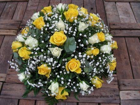 https://media.myshop.com/images/shop1508100.pictures.Rouwstuk Elise  bloemen begrafenis bestellen bloemen begrafenis bezorgen.JPG